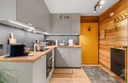 Lens Apartment | Cosy apartment for 4 people with WIFI and patio