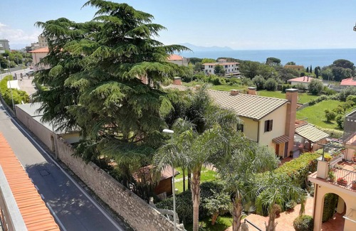 Formia Apartment | Cosy apartment for 4 people with WIFI, A/C, TV, terrace and pets allowed