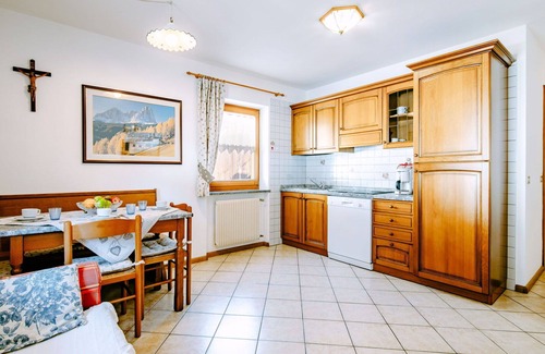 Mazzin Apartment | Cosy apartment for 4 people with WIFI, TV, balcony and parking