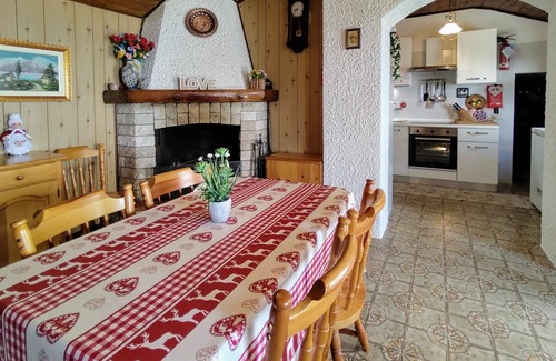 Peglio Apartment | Cosy apartment for 4 people with WIFI, TV, terrace and pets allowed