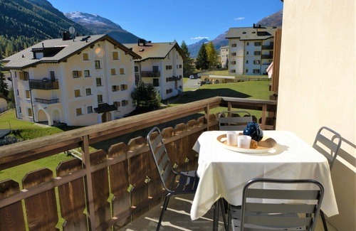 Zuoz Apartment | Cosy apartment for 4 people with WIFI, TV, balcony, pets allowed and panoramic view