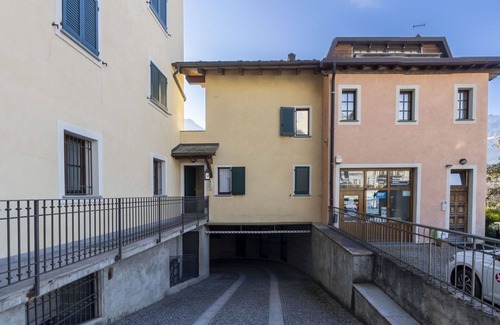 Bormio Apartment | Cosy apartment for 5 guests with WIFI, hot tub, TV, balcony and pets allowed
