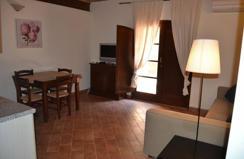 Casalappi Other | Cosy apartment for 5 people with A/C, pool, TV, terrace and parking