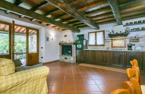Montieri Apartment | Cosy apartment for 5 guests with WIFI, TV, terrace, pets allowed and parking