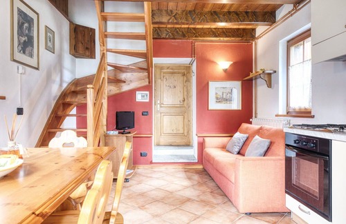 Macugnaga Apartment | Cosy apartment for 5 people with TV, balcony, pets allowed and panoramic view