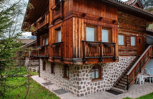 Fontanazzo Apartment | Cosy apartment for 6 guests with WIFI, TV and balcony