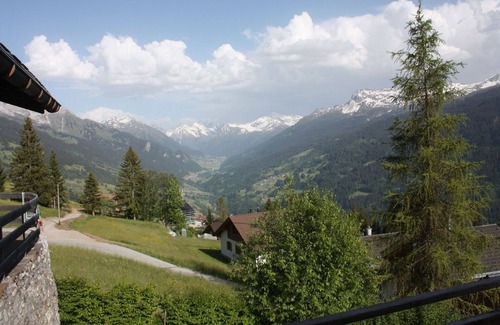 Luzein Apartment | Cosy apartment for 6 guests with WIFI, TV and balcony