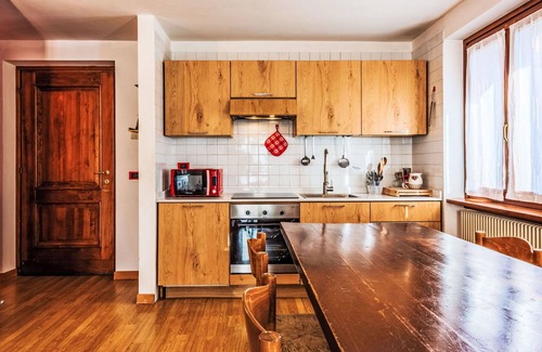 Sant'Antonio di Mavignola Apartment | Cosy apartment for 6 people with TV and balcony