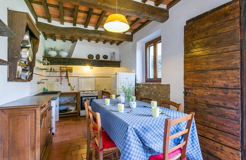 Pietrabuona Apartment | Cosy apartment for 6 people with WIFI, pool, TV, patio and pets allowed