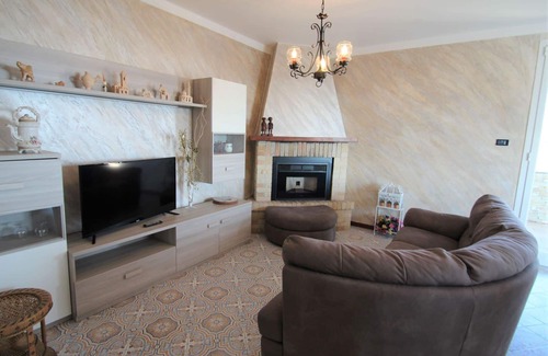 Leivi Apartment | Cosy apartment for 6 people with WIFI, TV, terrace and parking