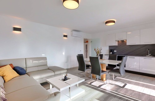 Murine Apartment | Cosy apartment for 6 people with pool, A/C, WIFI, TV and terrace
