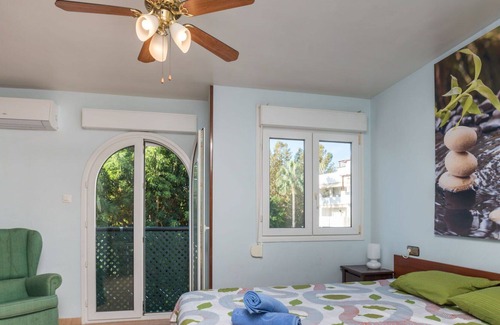 Carihuela Apartment | Cosy apartment for 7 people with A/C, pool, WIFI, TV, terrace and parking