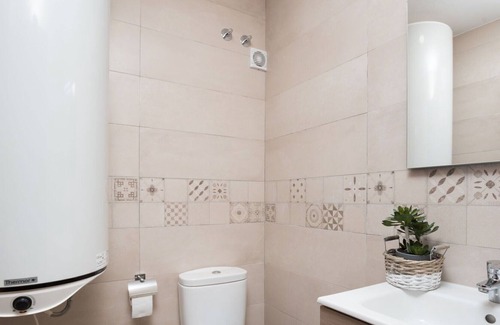 Carihuela Apartment | Cosy apartment for 7 people with A/C, pool, WIFI, TV, terrace and parking