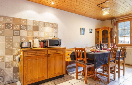 Champery Apartment | Cosy apartment for 7 guests with WIFI, TV, patio and panoramic view