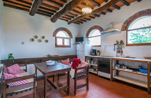 Pescia Apartment | Cosy apartment for 7 guests with WIFI, pool, TV, patio and pets allowed