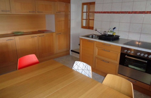 Sedrun Apartment | Cosy apartment for 7 people with TV, balcony and parking