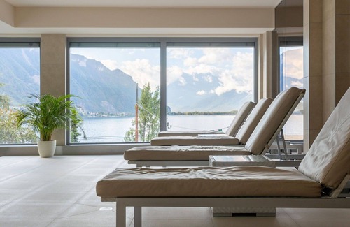 Montreux Apartment | Cosy apartment for 8 people with pool, WIFI, A/C, TV, balcony and panoramic view