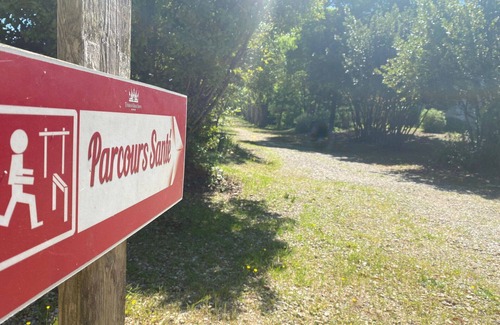 Azille Apartment | Cosy apartment for 8 people with WIFI, pool, TV, terrace, pets allowed and parking