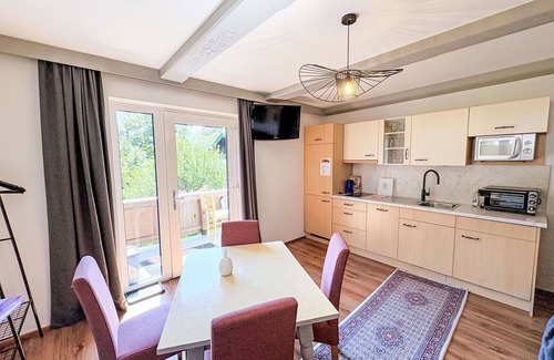 Thumersbach Apartment | Cosy apartment for 6 people with WIFI, TV, terrace and pets allowed