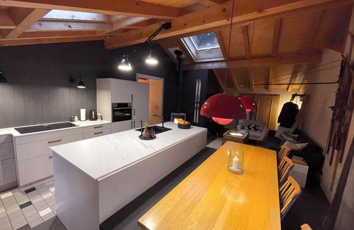 Kandergrund Apartment | Cosy apartment for 7 guests with WIFI, TV, balcony and pets allowed