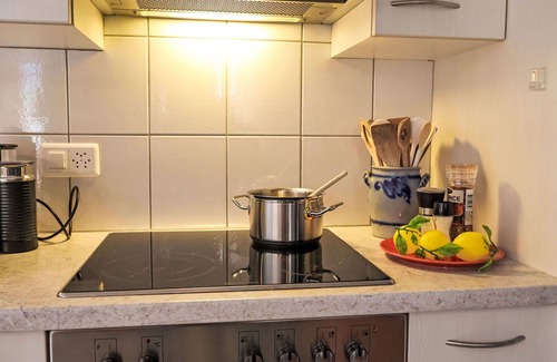 Kandersteg Apartment | Cosy apartment for 4 guests with WIFI, TV, balcony, pets allowed and panoramic view