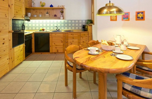 Lenzerheide Apartment | Cosy apartment for 2 people with pool, TV, balcony and pets allowed