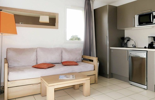 Frehel Apartment | Cosy apartment for 4 guests with WIFI, pool, TV, terrace and pets allowed