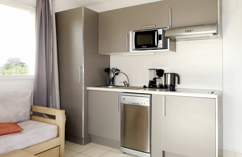 Frehel Apartment | Cosy apartment for 4 guests with WIFI, pool, TV, terrace and pets allowed