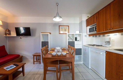 Maubuisson Apartment | Cosy apartment for 4 people with WIFI, pool, TV, balcony and pets allowed