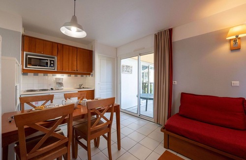 Maubuisson Apartment | Cosy apartment for 4 people with WIFI, pool, TV, balcony and pets allowed