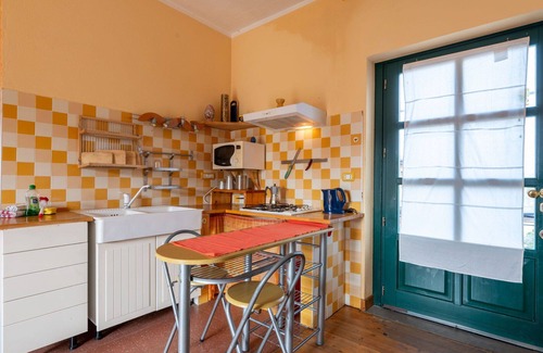 Cortemilia Apartment | Cosy apartment for 6 people with WIFI, pool, TV, terrace and pets allowed