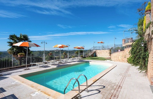 Cossombrato Apartment | Cosy apartment for 4 people with A/C, WIFI, pool, TV, patio and pets allowed