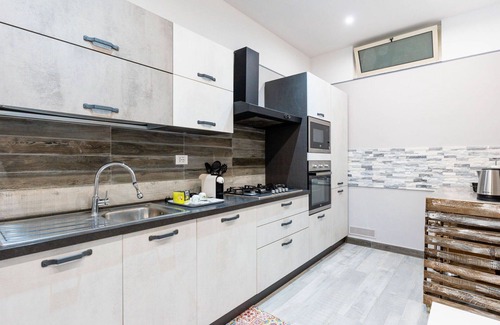 Ospedaletti Apartment | Cosy apartment for 4 people with WIFI, TV, terrace, pets allowed and panoramic view