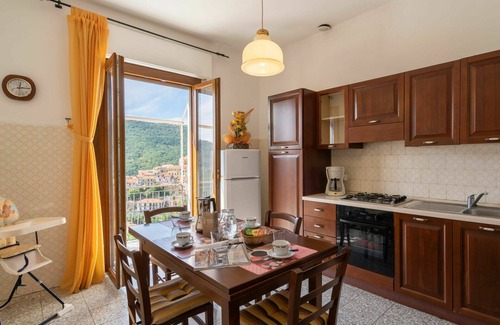 Pietrabruna Apartment | Cosy apartment for 5 people with WIFI, TV, terrace and panoramic view