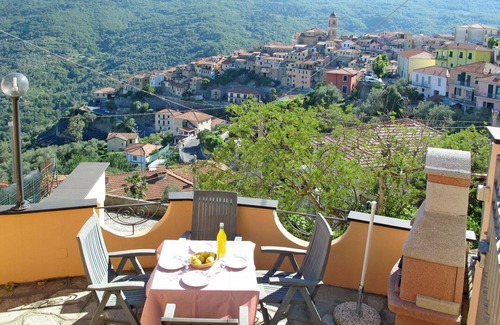 Pietrabruna Apartment | Cosy apartment for 5 people with WIFI, TV, terrace and panoramic view