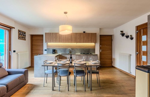 Morbegno Apartment | Cosy apartment for 6 people with A/C, WIFI, TV, patio and pets allowed