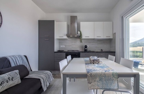 La Muddizza Apartment | Cosy apartment for 5 guests with WIFI, A/C, pool, TV and patio