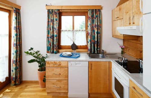 Schlierbach House | Cosy apartment in villa for 6 guests with pool, WIFI, TV, terrace and pets allowed