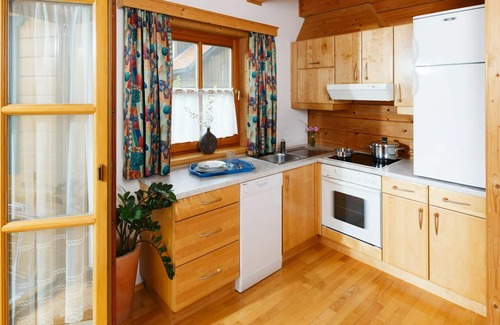 Schlierbach House | Cosy apartment in villa for 6 guests with pool, WIFI, TV, terrace and pets allowed