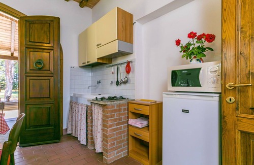 Suvereto Villa | Cosy apartment in villa for 4 people with A/C, pool, WIFI, terrace and parking
