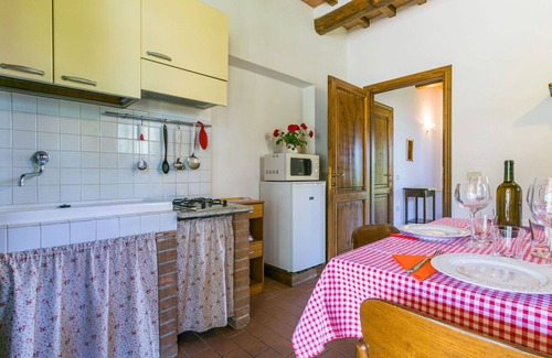 Suvereto Villa | Cosy apartment in villa for 4 people with A/C, pool, WIFI, terrace and parking