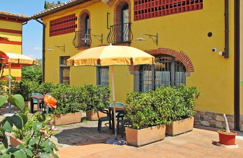 Pian di Sco House | Cosy apartment in villa for 4 guests with pool, WIFI, TV, patio and parking