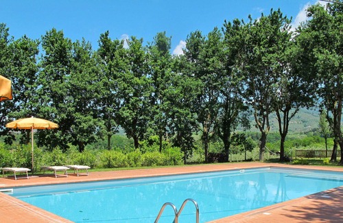 Pian di Sco House | Cosy apartment in villa for 4 guests with pool, WIFI, TV, patio and parking