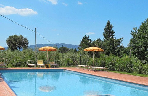 Pian di Sco House | Cosy apartment in villa for 4 guests with pool, WIFI, TV, patio and parking