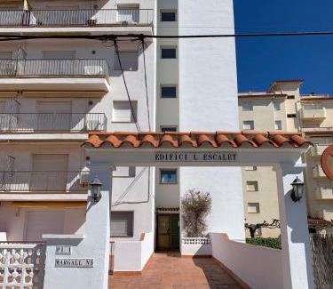L'Escala Apartment | Cosy Apartment in L Escala, 7 mins walk to the closest beach, Riells