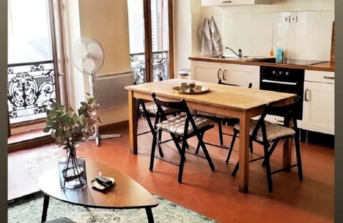 2nd Arrondissement Apartment | Cosy apartment in the heart of the Old Port.
