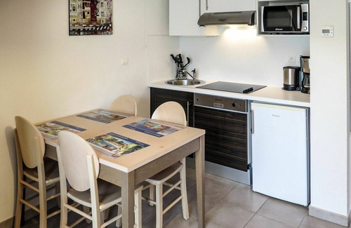Montignac House | Cosy apartment in villa for 4 guests with WIFI, pool, TV, terrace and pets allowed