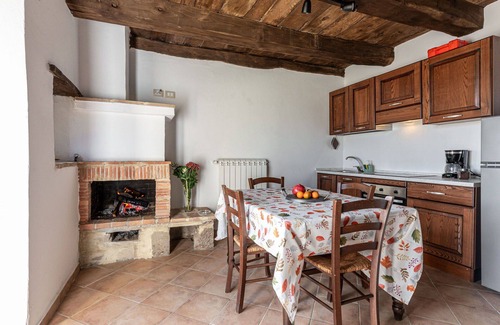 Arcidosso House | Cosy apartment in villa for 2 people with patio, pets allowed and panoramic view