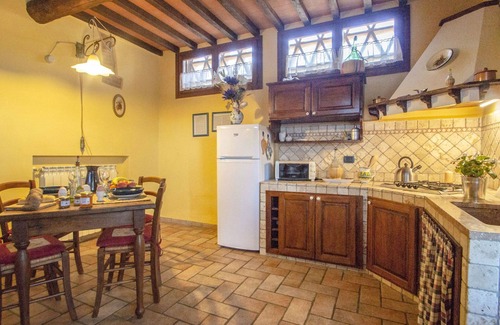 Poggiarello Villa | Cosy apartment in villa with WIFI, pool, TV, terrace and pets allowed, close to San Gimignano