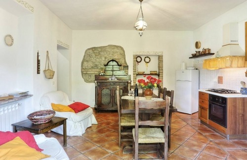 Pomarance Villa | Cosy apartment in villa for 5 guests with pool, WIFI, TV, balcony and parking